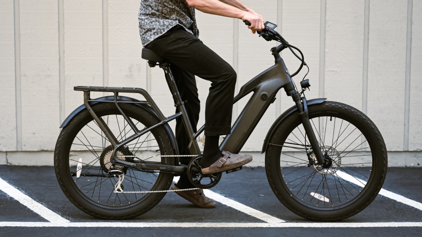 ride1up cafe cruiser - the suspension fork and plump tires do wonders to enhance rider...