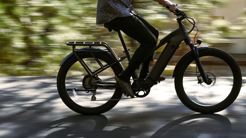 ride1up cafe cruiser - the powerful 750w geared hub motor makes this bike feel fast and...