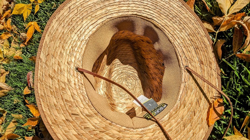 sunday afternoons islander hat - the elastic sweatband allows the hat to rest on your head...
