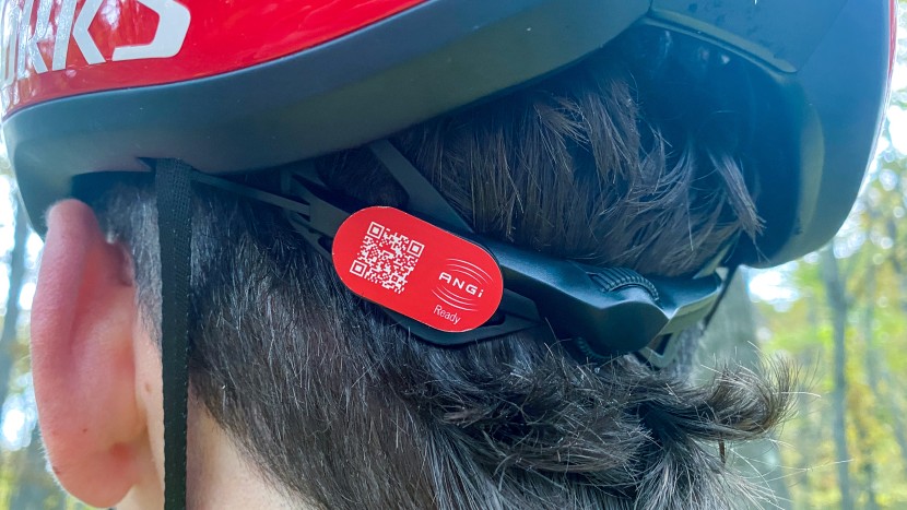 specialized s-works prevail 3 mips - the integrated mounting point for the angi sensor lies at the back...