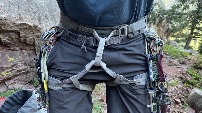 petzl sama - the sama&#039;s leg loops adjust with elastic stretching, and the waist...