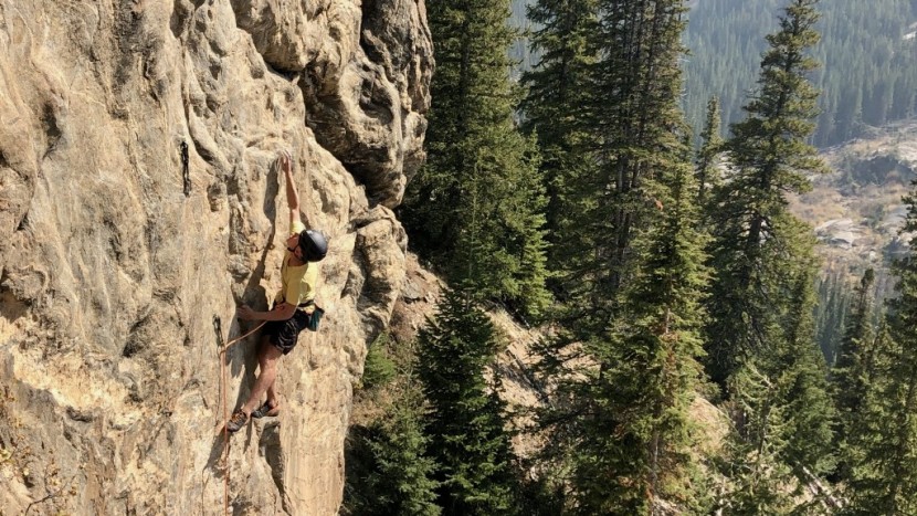 arc'teryx c-quence - testing the c-quence harness on technical granite. we like this...