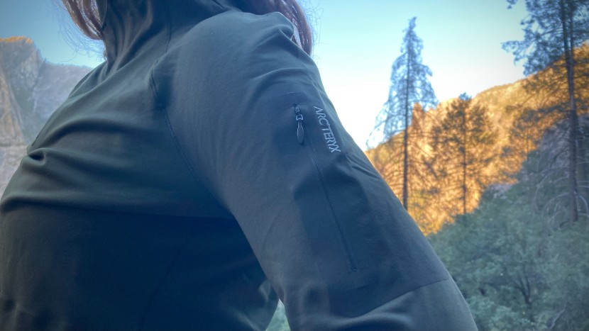 arc&#039;teryx rho lightweight zip neck for women - our testers love the laminated sleeve pocket which is great for easy...