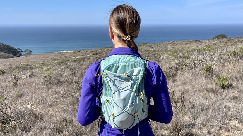 ultimate direction ultra vesta 6.0 for women - the wide body of the pack and external compression bungee help you...