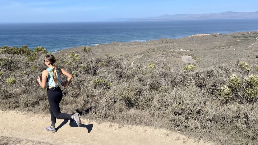 ultimate direction ultra vesta 6.0 for women - even when loaded with liquid in a hydration bladder and the flasks...