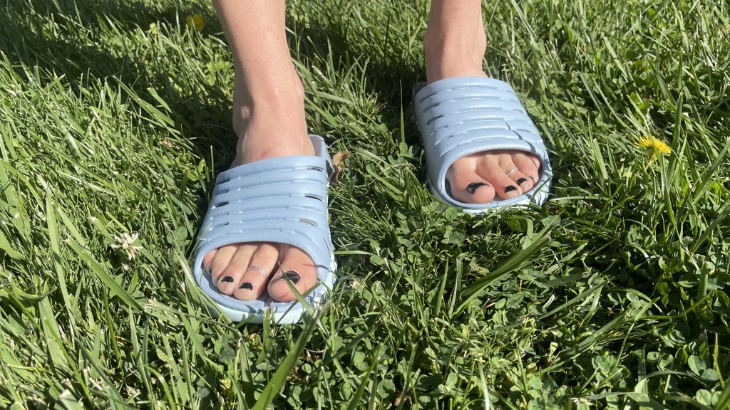 sandals - the hoka ora feel great on sore feet after a long trail run.