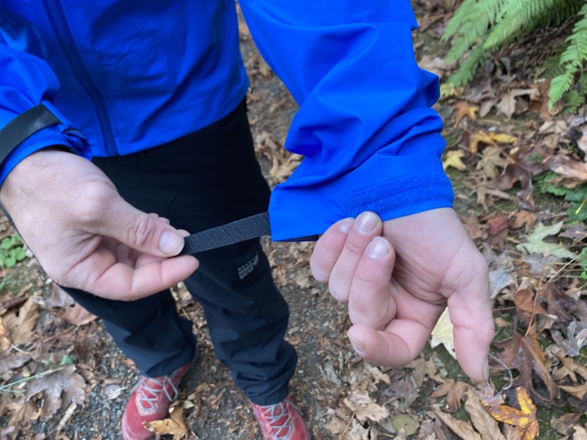 arc&#039;teryx beta jacket - all of our testers appreciate the low-profile velcro wrist cuffs...