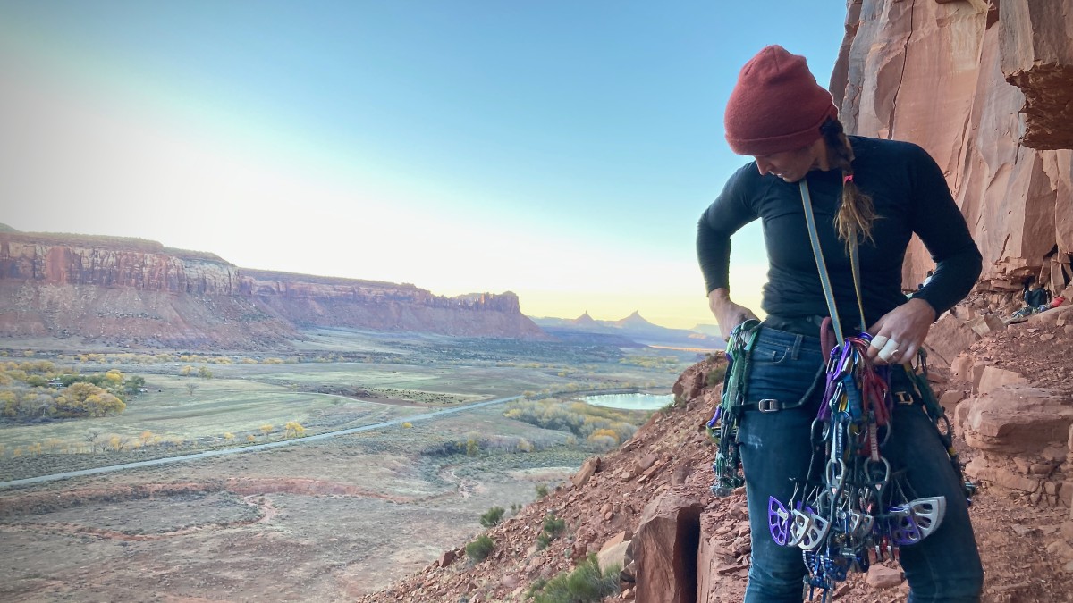 Ridge Merino Aspect Midweight - Women's Review (The Ridge Merino Aspect Midweight is a great layer for cool weather days of the spring and fall when worn alone and...)