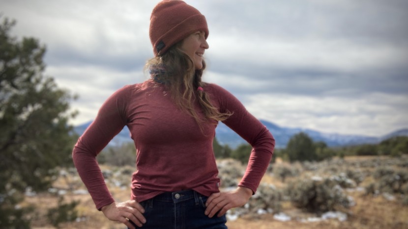 rei co-op midweight base layer crew for women - our testers love the slim fit and stretchy fabric.