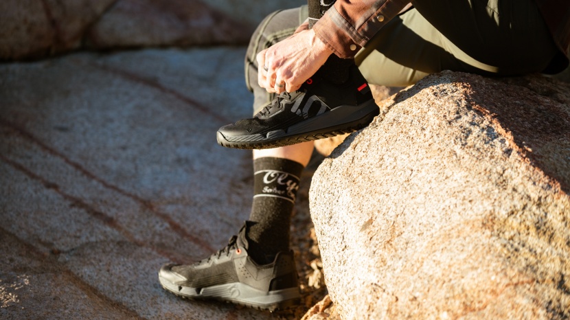 mountain bike flat shoes - the trailcross lt is essentially a mix of a flat pedal shoe and a...