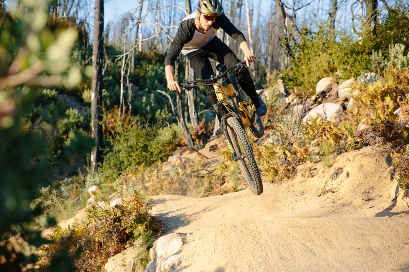 mountain bike flat shoes - the latch is right up there with the best flat pedal shoes on the...