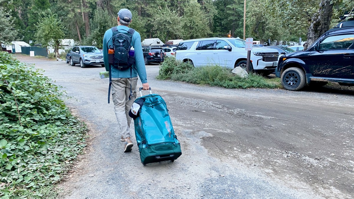Eagle Creek Cargo Hauler XT Wheeled 120L Review (The long telescoping handle height on the Cargo Hauler XT makes it a nice choice for taller travelers who need a bit...)
