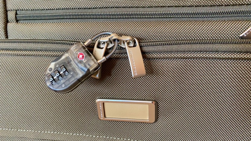 briggs &amp; riley baseline large expandable spinner - ergonomic zipper pulls, a tsa cable combination lock (included), and...