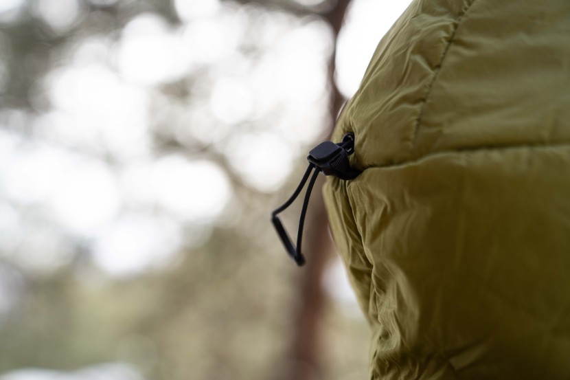 mountain hardwear compressor hoody - the jacket has a lot of extra features, like the rear cinch on the...