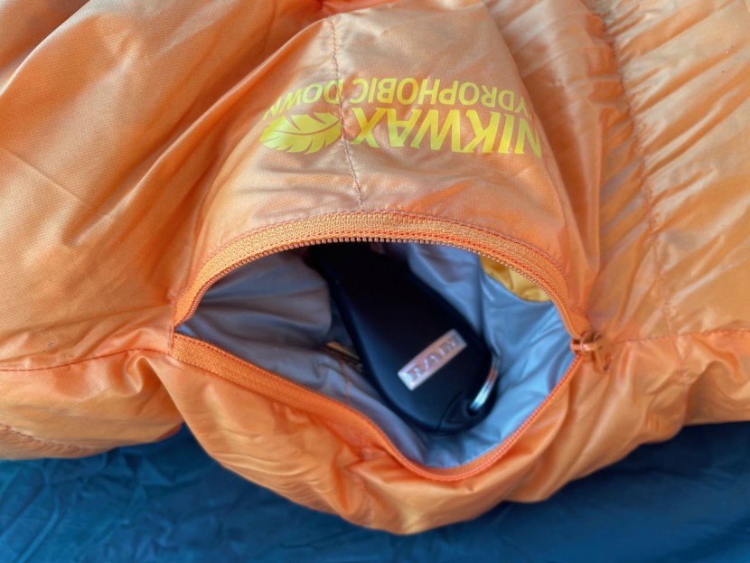 therm-a-rest oberon 0 - a zippered stow pocket is located on the outside