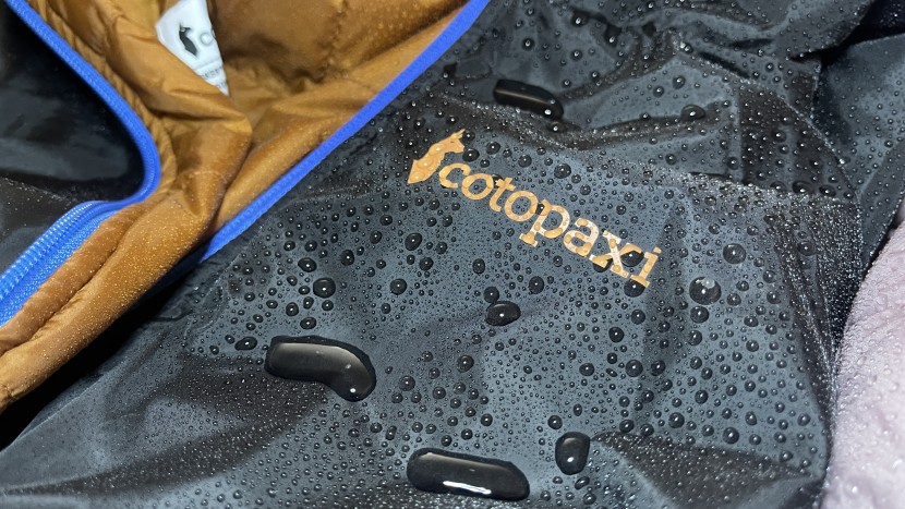 cotopaxi teca calido hooded for women - the baffle-free exterior of the teca calido repels water easily but...