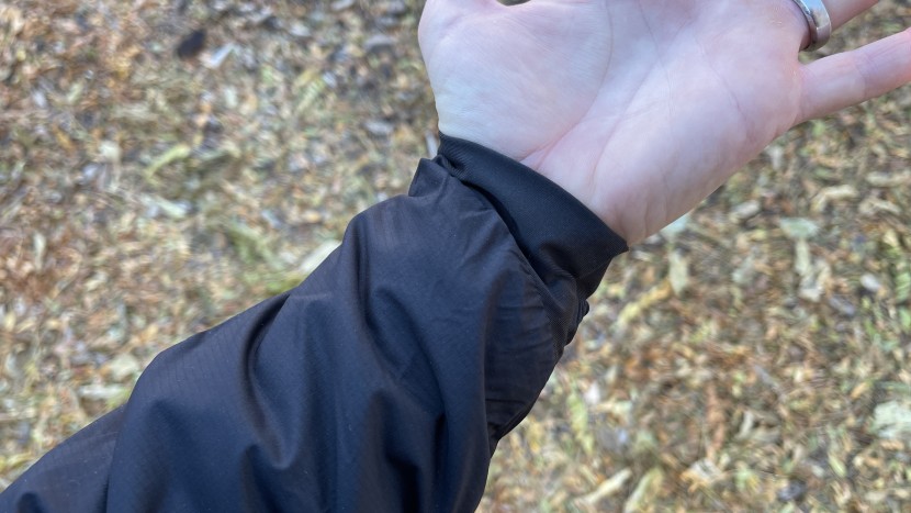 arc&#039;teryx atom hoody for women - the stretch-knit cuffs of the atom hoody add even more comfort to an...