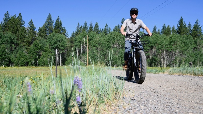 electric bike - fat tire e-bikes have knobby tires that expand their surface...