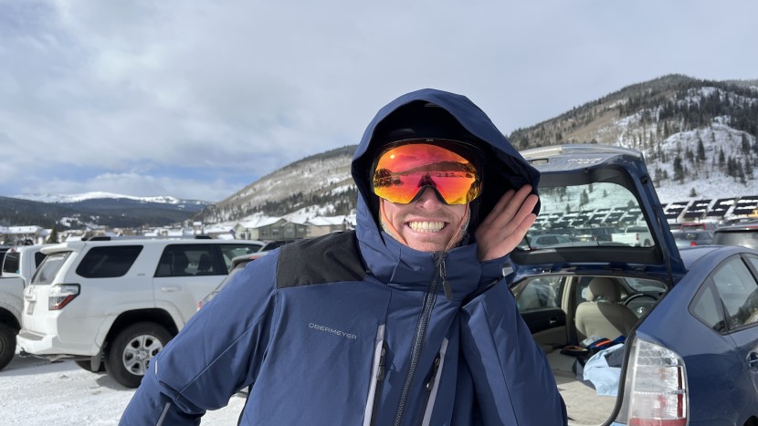 obermeyer foundation - the removable hood doesn&#039;t seal all the way around the neck...