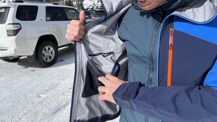 the interior zippered chest pocket and small mesh stash pocket.