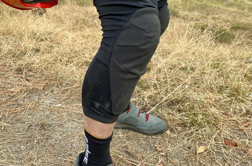 Rapha Trail Knee Pads Review | Tested & Rated