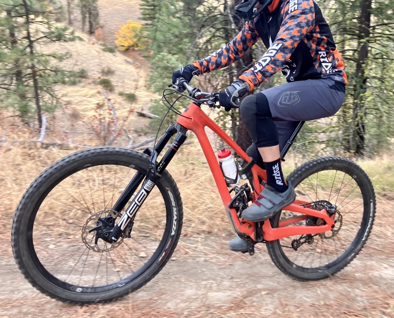Rapha Trail Knee Pads Review | Tested & Rated