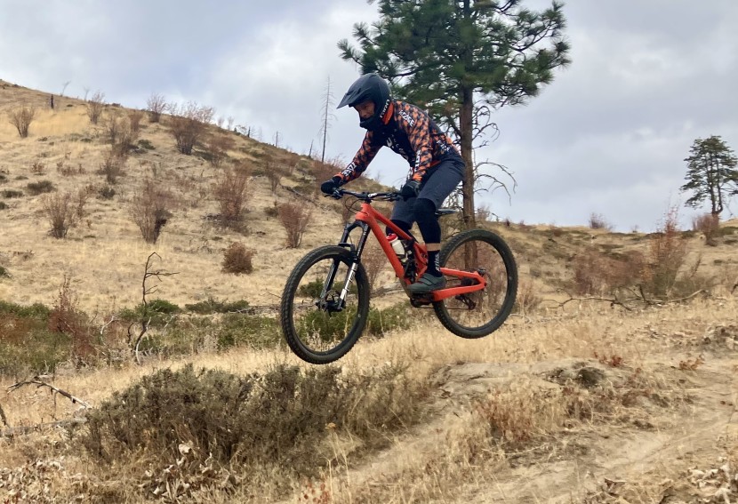 Rapha Trail Knee Pads Review | Tested & Rated