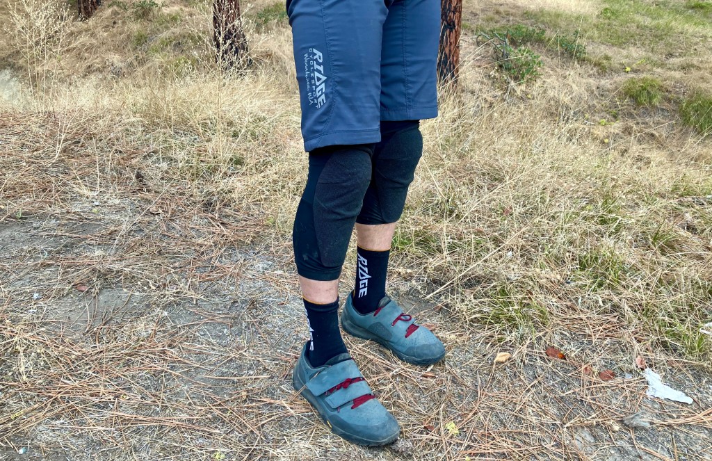 Review: Rapha's Trail Pants & Knee Pads Are Impossibly Comfy