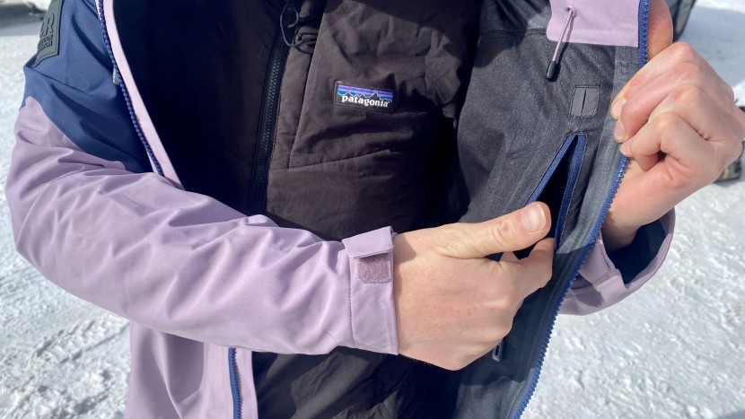 outdoor research skytour ascentshell for women - the interior pocket of the skytour sports a headphone port.