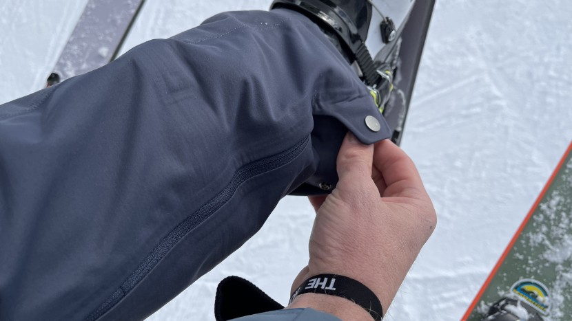 a zippered cuff allows for multiple different cuff circumferences...