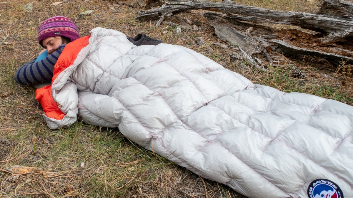 Big Agnes Fussell UL Quilt Review (The Big Agnes Fussell Quilt is one of the lightest quilts we've reviewed, but that lightness comes at a compromise of...)