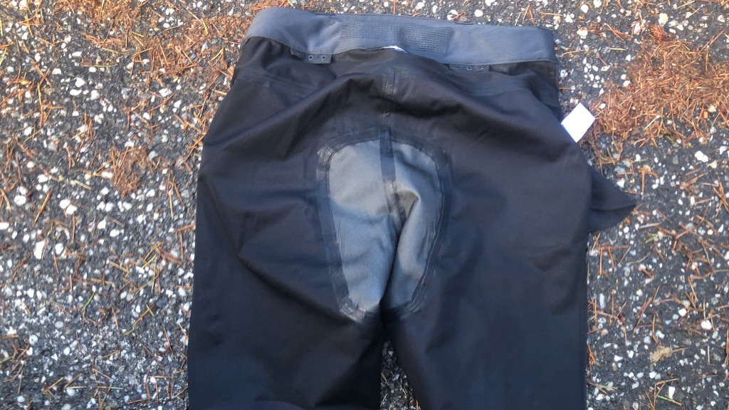 How to Choose Mountain Bike Shorts for Men - GearLab