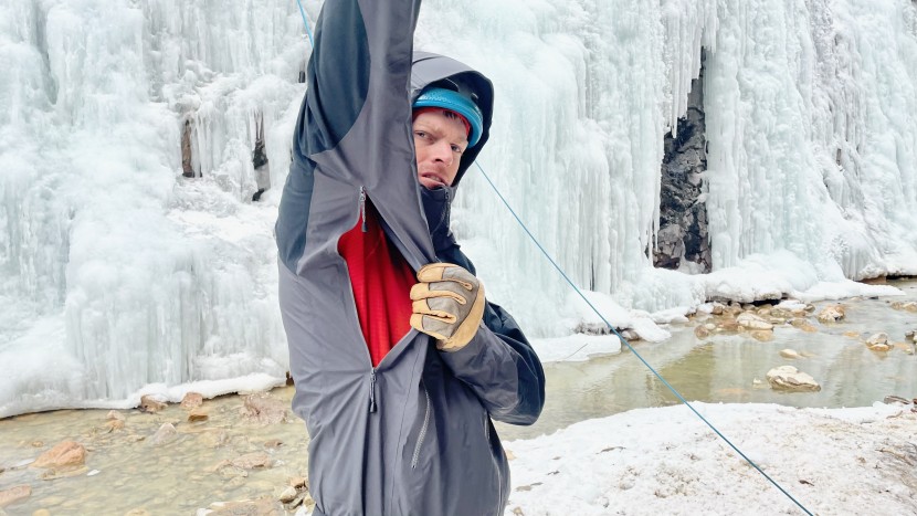 mountain equipment lhotse - the armpit vents aren&#039;t as long as those found on other jackets, and...