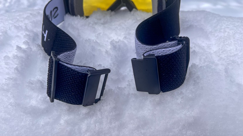 smith 4d mag - the clip base quick fit strap makes getting your goggles on over...