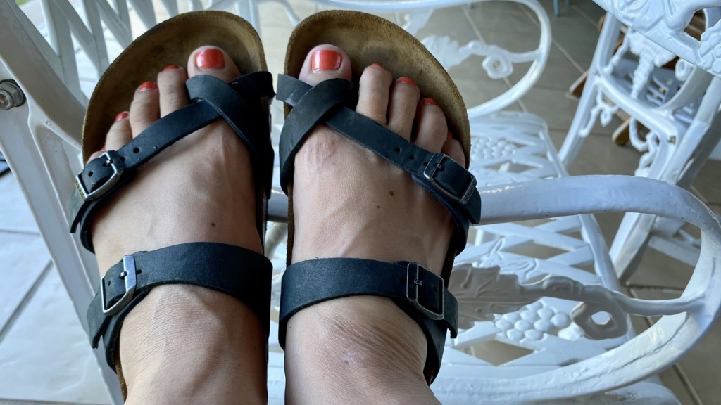 Sanuk Yoga Sandy Metallic Flip-Flop Sandals Strappy 11 Women's Champagne  NEW NWT