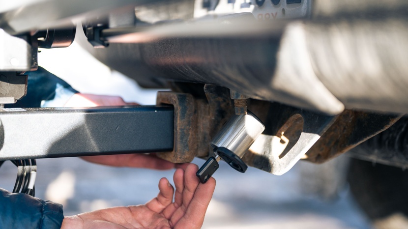 kuat piston pro x - the hitch pin lock requires you to get down low to lock and unlock...