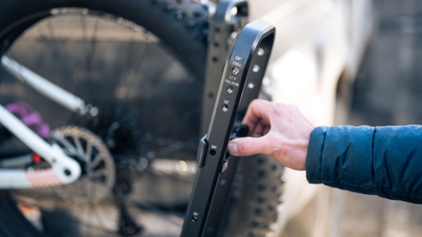 kuat piston pro x - moving the tire cradles for different wheel sizes takes only...
