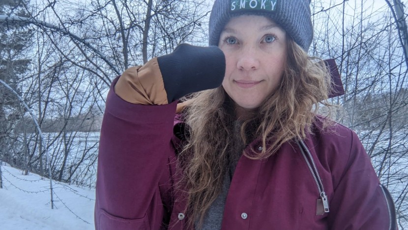 act two: our protagonist finds her gloved hand stuck in the cuff.