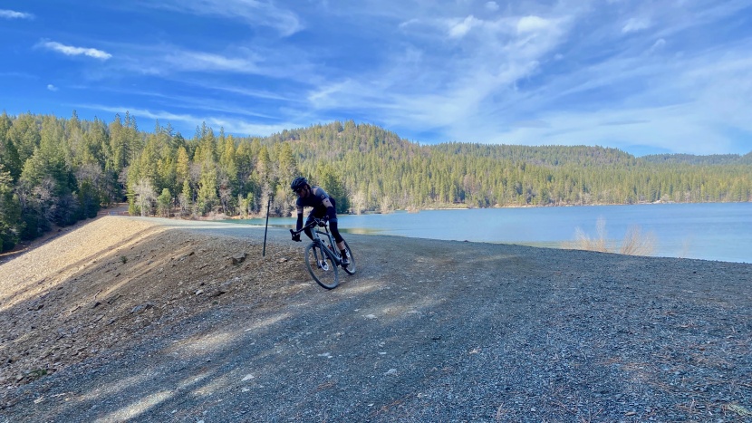 yt szepter core 4 - the szepter happily dives into descents with the whole package...