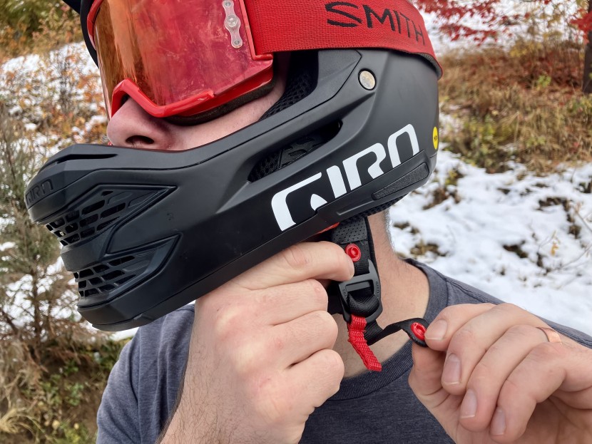 giro insurgent spherical - the traditional d-ring system can be difficult to use with gloves...