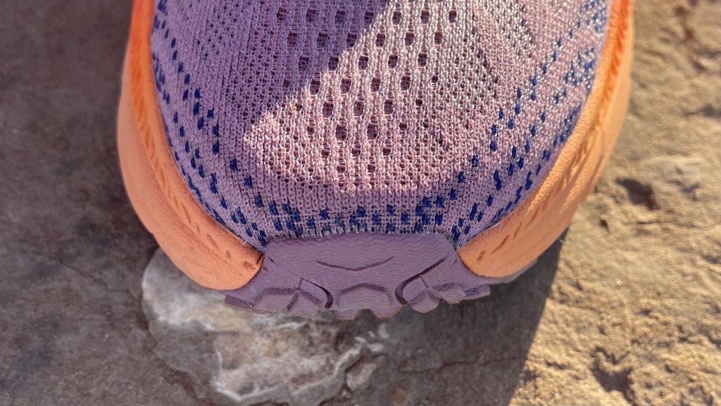 hoka challenger 7 for women - the middle-of-the-road toe protection provides a strong enough...