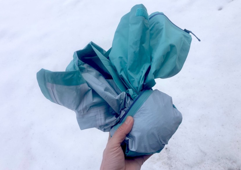 patagonia storm10 for women - the storm10 is wonderfully lightweight and has a pocket for stuffing...