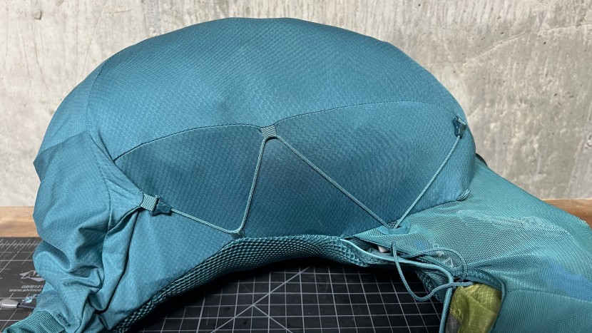 salomon adv skin 12 set - the outer stretch pocket is perfect for compressible insulating...