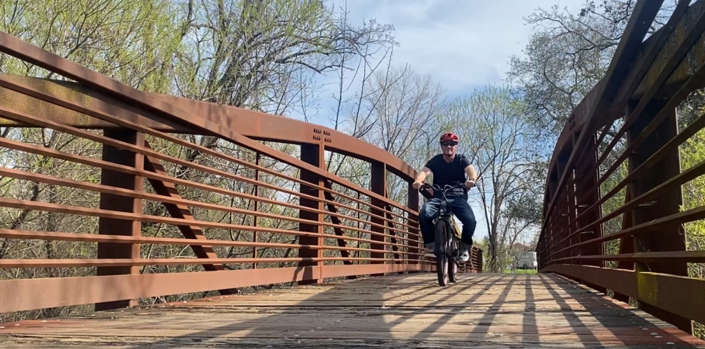 electric commuter bike - whether you choose to pedal or rely on the bike's throttle, the...