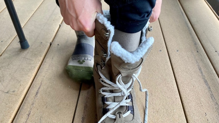 oboz bridger 9&#039;&#039; insulated waterproof for women - in order to get our foot into the bridger 9&quot;, we had to unlace the...