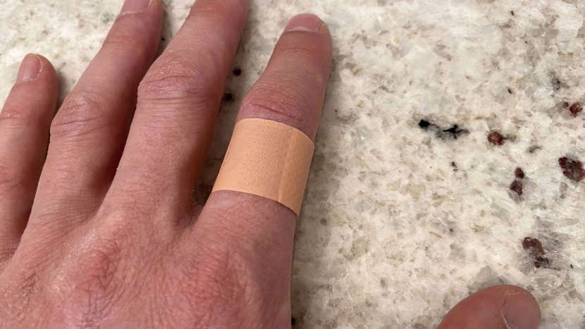 homestock+ professional - the plastic material of the adhesive bandages is sweaty but durable.