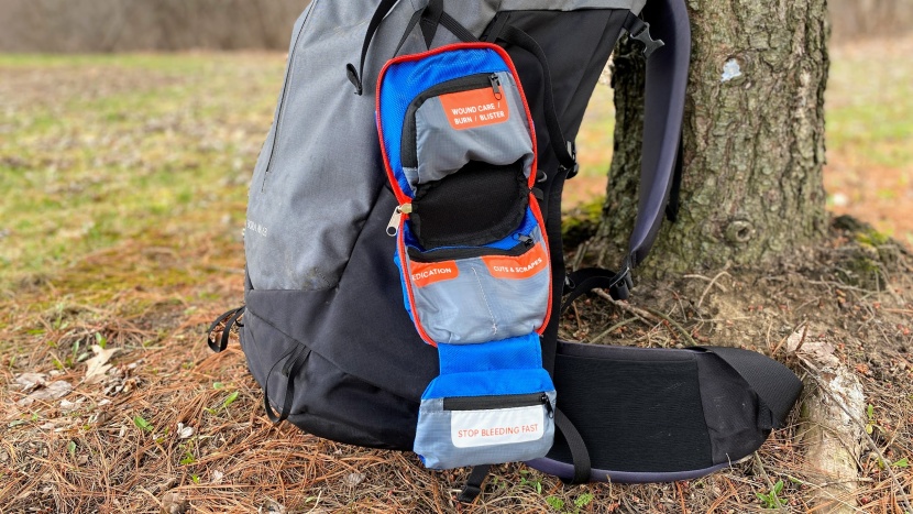 adventure medical kits mountain series hiker - the amk hiker is a compact fold-out kit that&#039;s great for a weekend...