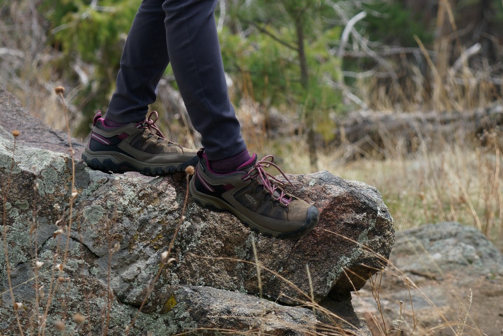 Choosing the right pair of Trekking shoes-megaelearning.vn