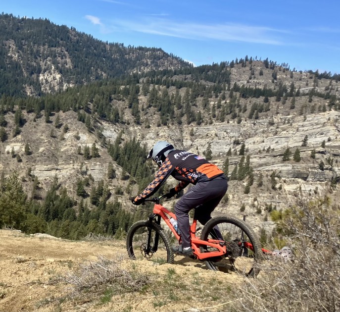 leatt gravity 2.0 - the leatt gravity 2.0 helmet is reasonably light, especially at this...