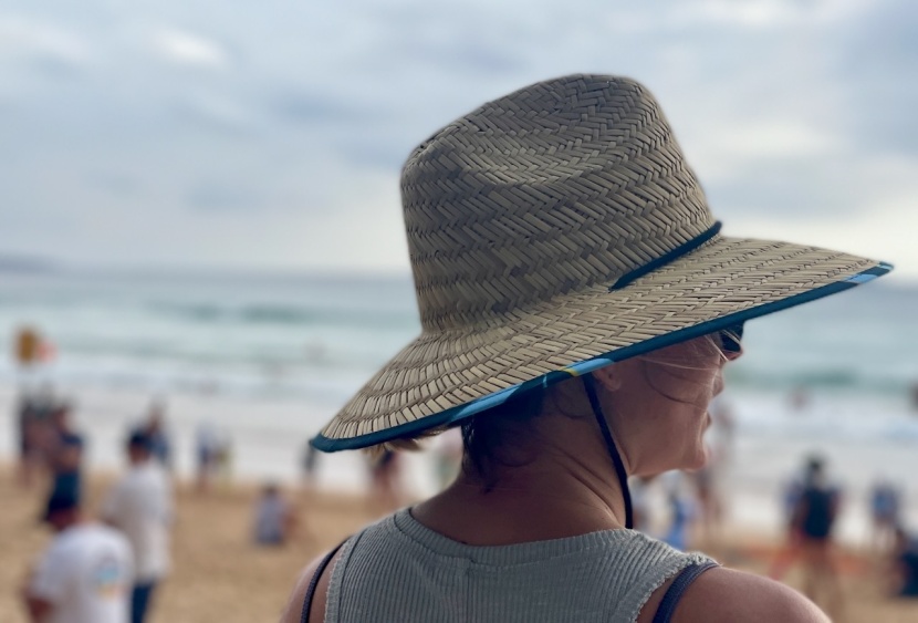 billabong classic printed straw lifeguard - testing the classic printed straw hat in california.